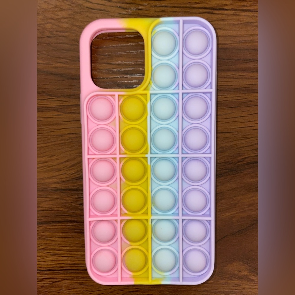 Silicone suction pop phone case from Forever 21